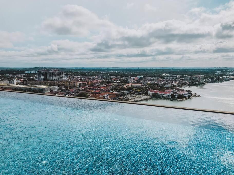 Apartment 【netflix】twice Happy Suites_2bedr Silverscape Malacca